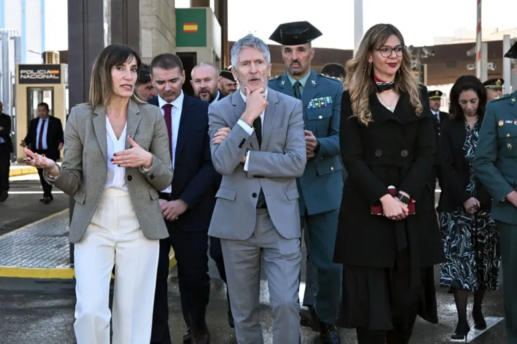 وزير الداخلية الإسباني يؤكد من مليلية أن إسبانيا والمغرب “بلدان شقيقان” وعلاقاتهما ممتازة