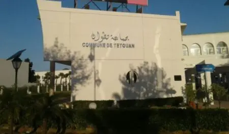 ظهور رسمي لمسؤول جماعي مدان قضائيًا يثير الجدل في تطوان
