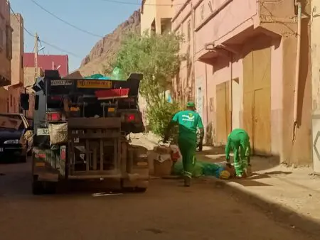 تأخر الرواتب يفاقم معاناة عمال النظافة بتادلة في رمضان
