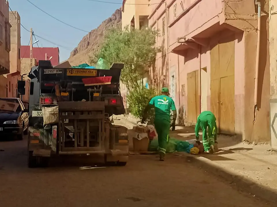 تأخر الرواتب يفاقم معاناة عمال النظافة بتادلة في رمضان