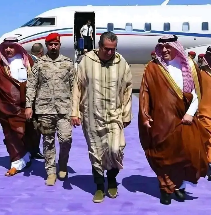 بعد جدل لباس أخنوش في “السعودية”.. دعوات لاحترام البروتوكولات الرسمية