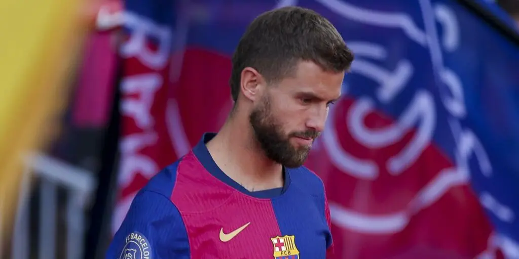 الاتحاد الإسباني يبرر مشاركة مارتينيز مع برشلونة رغم الجدل القانوني