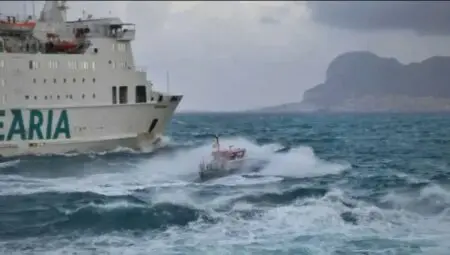 إلغاء وتأجيل رحلات بحرية بين طريفة وطنجة بسبب سوء الأحوال الجوية