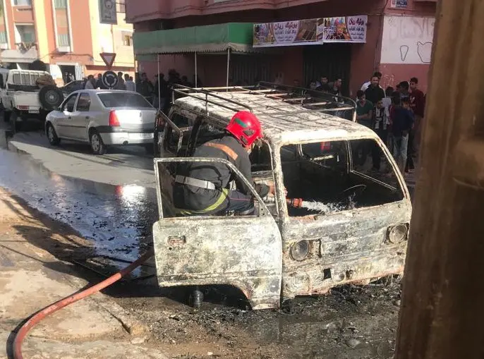 مطالب نقابية بوضع حد لـ “سيارات البوطا” في العيون احتراق سابق لسيارة "كويّر" (أرشيف )