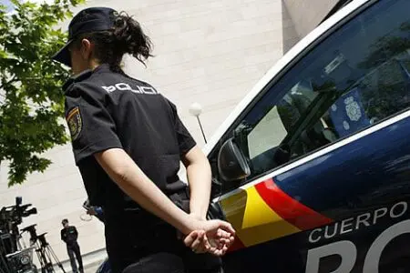 اعتقال موظفة إسبانية متورطة في تزوير تصاريح نقل البضائع إلى المغرب