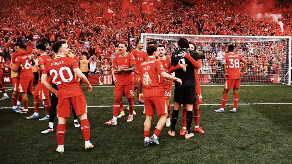 ليفربول يتوج بالدوري الإنجليزي بعد خماسية مذهلة في شباك توتنهام