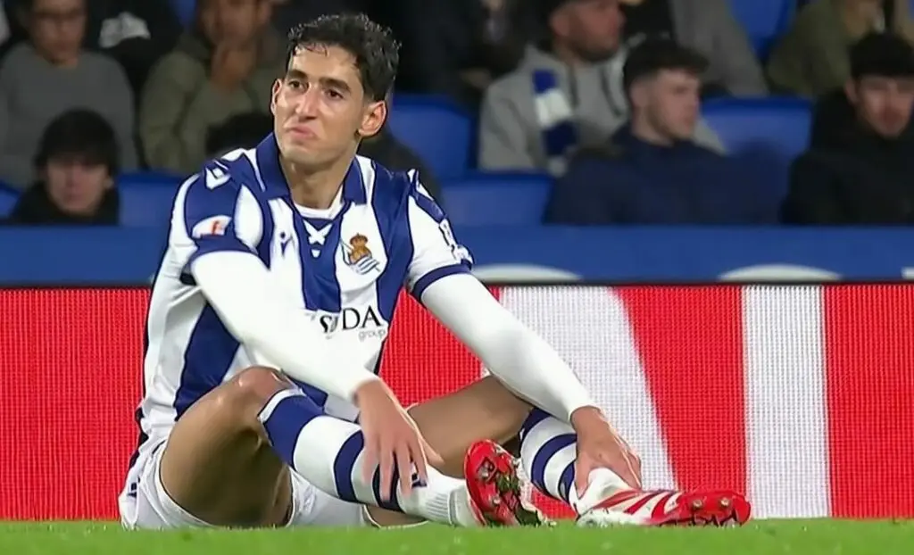 نايف أكرد يغادر مباراة سوسيداد ضد ريال مدريد للإصابة