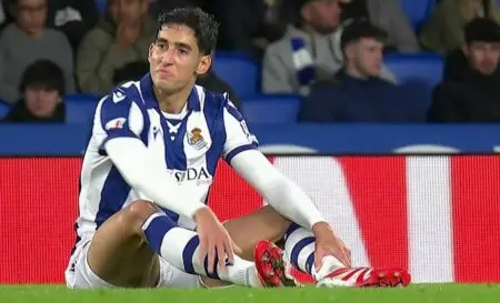 نايف أكرد يغادر مباراة سوسيداد ضد ريال مدريد للإصابة