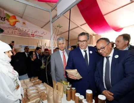 بلدة أخنوش تستعد لدورة جديدة من “مهرجان اللوز” وسط جدل الميزانية والنتائج أخنوش يفتتح النسخة الحادية عشرة لمهرجان اللوز بتفراوت ( أرشيف )