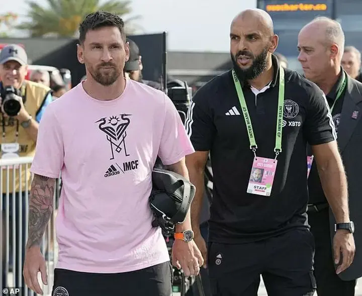 منع الحارس الشخصي لميسي ياسين تشيوكو من دخول الملعب