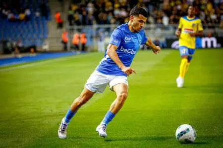 زكرياء الواحدي ينافس على جائزة “حذاء الأبنوس” لأفضل لاعب إفريقي في الدوري البلجيكي