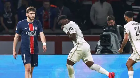 نيس يُسقط باريس سان جيرمان ويُنهي حلم “اللاهزيمة” في الدوري الفرنسي