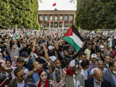 المغاربة يجددون تضامنهم مع غزة في مسيرة وطنية في الرباط