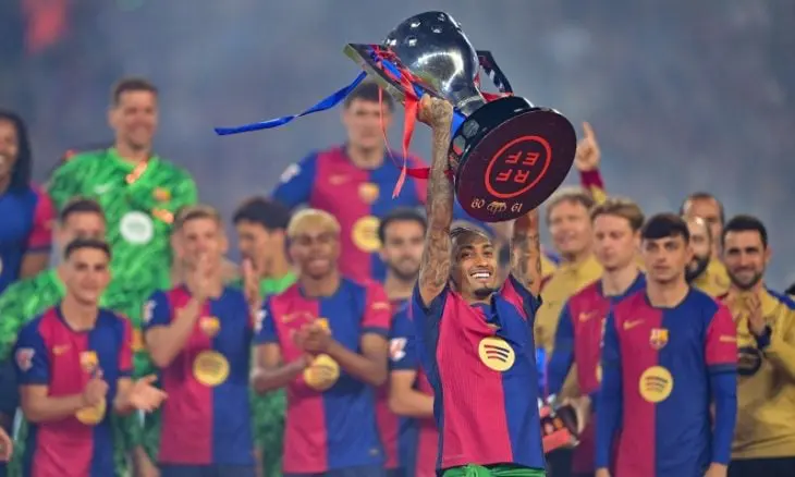برشلونة يمدد عقد “رافينيا” حتى عام 2028