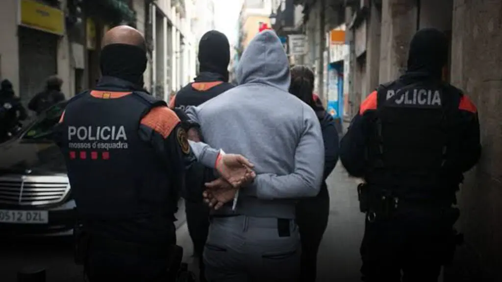 اعتقال زوجين هولنديين حاولا اختطاف أطفالهما والفرار إلى المغرب