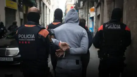 اعتقال زوجين هولنديين حاولا اختطاف أطفالهما والفرار إلى المغرب