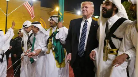ترامب يحصل على استثمارات سعودية بـ600 مليار دولار و”أكبر صفقة سلاح في التاريخ”