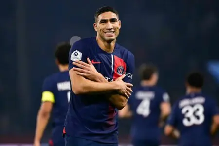 أشرف حكيمي ضمن القائمة النهائية لجائزة أفضل لاعب إفريقي بـ”ليغ 1″