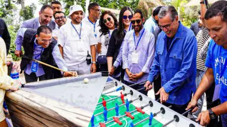 أخنوش والسعدي يغلقان حديقة عمومية بأكادير من أجل لعب “البيار” و”الغولفازور”