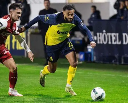 المغاربة يتألقون في الدوري البلجيكي.. بوفال وآيت الحاج يحرزان لقب 2025