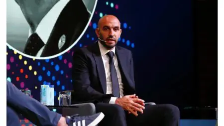 تكريم الركراكي في المؤتمر الدولي لمدربي كرة القدم بمدريد