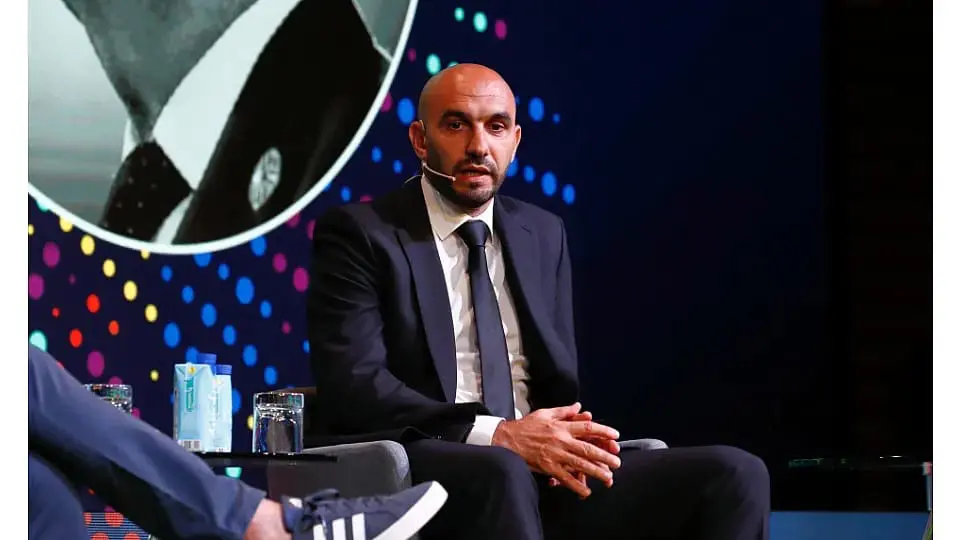 تكريم الركراكي في المؤتمر الدولي لمدربي كرة القدم بمدريد