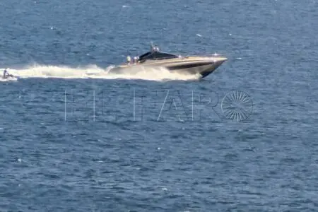 هل كان محمد السادس؟ ظهور يخت ملكي في مياه سبتة المحتلة يثير الاهتمام