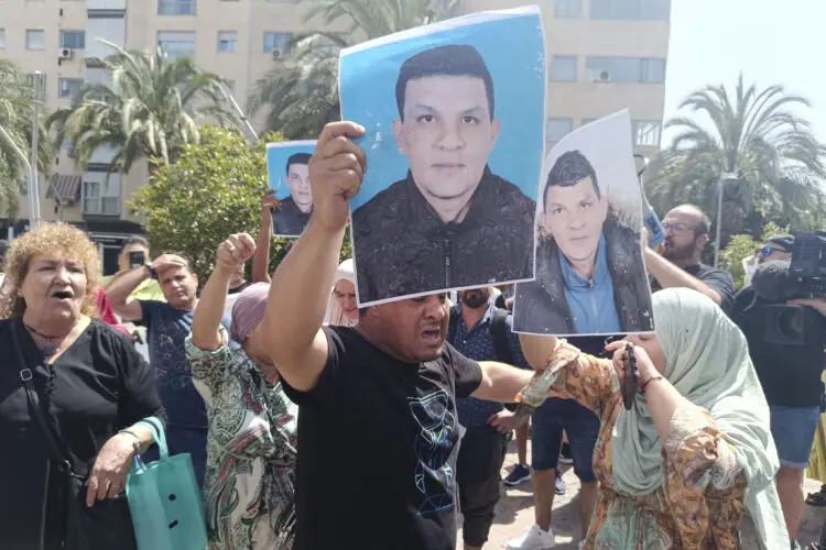 وفاة شاب مغربي تحت قبضة شرطي خارج الخدمة.. احتجاجات باسبانيا