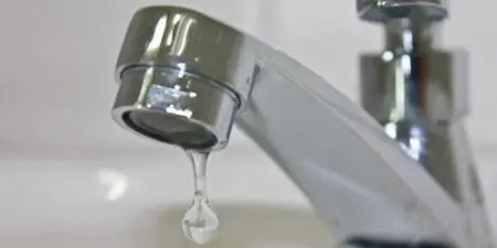 عطش مليلية يتفاقم.. متاجر ومطاعم تغلق أبوابها بسبب نقص المياه!