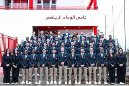 قناة مصرية تنتج فيلماً تحفيزياً للأهلي.. وغياب المواكبة الإعلامية يُثير الاستغراب في رحلة الوداد العالمية