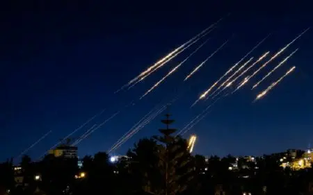إيران تشن هجوما جديدا على إسرائيل بصواريخ باليستية ومسيرات