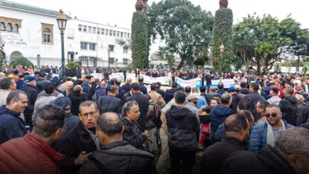 المتصرفون التربويون يُصعّدون احتجاجاتهم ضد وزارة برادة ويعلنون عن وقفة وطنية
