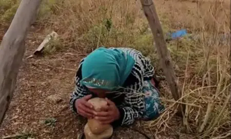 لجنة الحقيقة والمساءلة تندد بـ”الادعاءات الكاذبة” في قضية الطفل “الراعي” والدة الراعي تقبل مكان وفاته ( أرشيف)