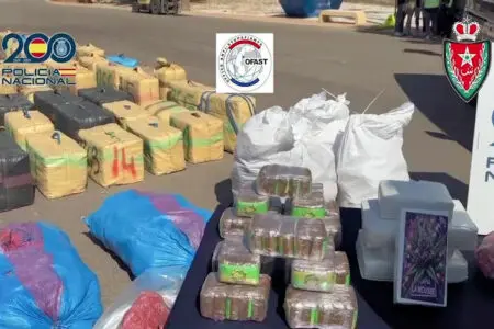 شاحنة بطيخ مغربية تتحول إلى مخزن سري لـ15 طنًا من الحشيش في إسبانيا!