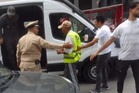 إيقاف 11 حارسا غير مرخص.. سلطات طنجة تشرع في تنفيذ القرار الجديد لتنظيم مواقف السيارات