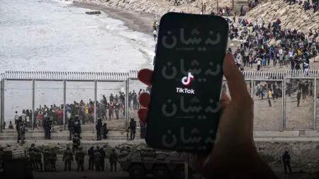 كيف تحول “تيك توك”.. إلى منصة لعبور المهاجرين إلى سبتة