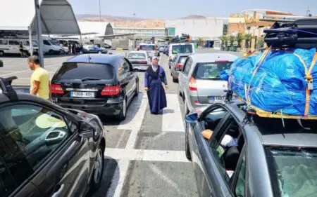 حجز الأموال والقيود على الدرهم يعكران صفو عودة الجالية (أرشيف)