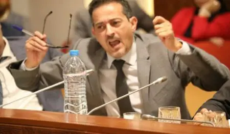 المهاجري يثير غضب مهنيي الصحة: “الممرضات كيديرو الحنا والممرضين كيلعبو الكارطة”
