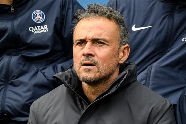 بينهم لاعب مغربي.. باريس سان جيرمان يحدد قائمة الراحلين