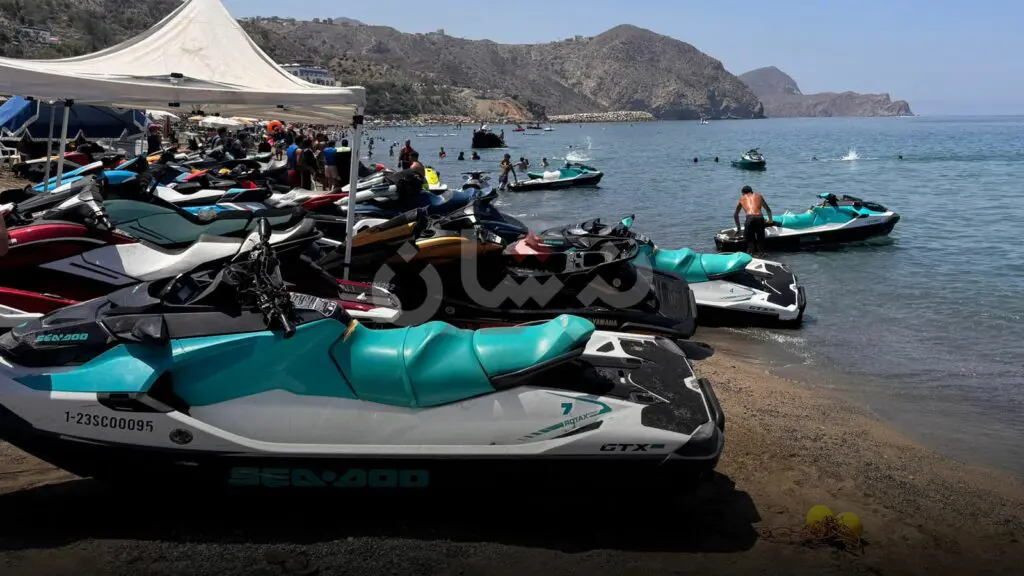 صورة تظهر فوضى الدراجات المائية “جيت سكي” على واجهة البحر (خاص نيشان)