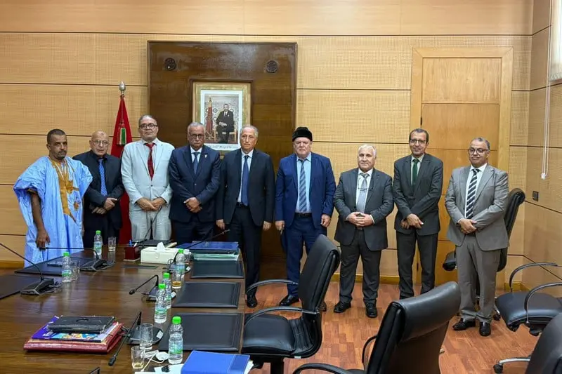 جمعية للآباء تهاجم “برادة وتتهمه” بتكريس “مدرسة بسرعتين” صورة توثق للاجتماع الاخير الذي عقد الوزير برادة مع جمعيات الآباء