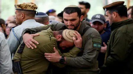 مصرع أربعة ضباط إسرائيليين في معارك جنوب غزة