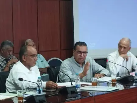 العمدة السنتيسي يتقمص دور الرئيس في دورة مثيرة للجدل بلعيايدة