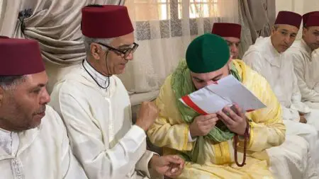 لجنة ملكية تسلم معاذ بودشيش هبة ملكية في غياب منير