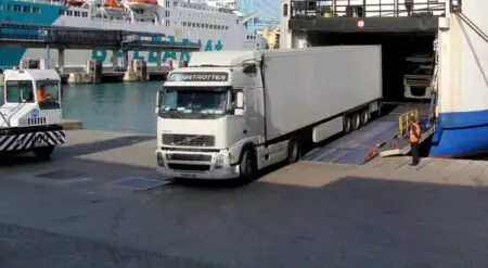 وقود رخيص من المغرب يتحول إلى “جريمة” عند أبواب إسبانيا