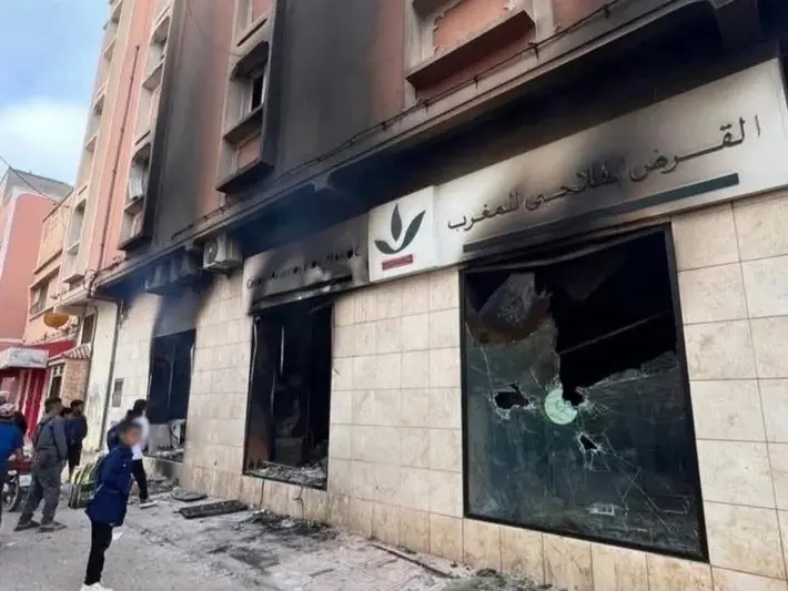 نصف مليار في دقائق… هذه فاتورة تخريب “وكالة بنكية” واحدة في المغرب