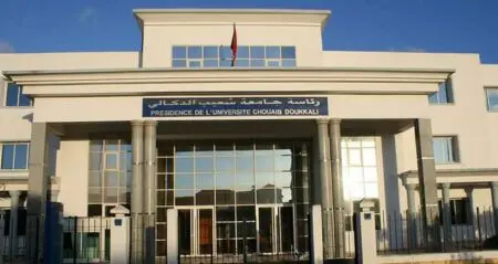 إضراب ووقفة احتجاجية لأساتذة المدرسة العليا للتربية والتكوين بالجديدة