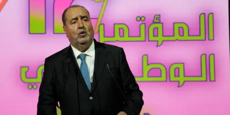 لشكر يقطر الشمع على الحكومة بحضور أخنوش ويتهم الوزراء بالاختباء وراء الملك
