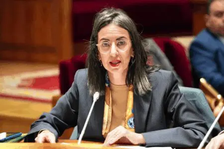 وزيرة المالية “تقمع” برلمانيا خاطب زميلته: “الله يرزقك شي بوكوص”
