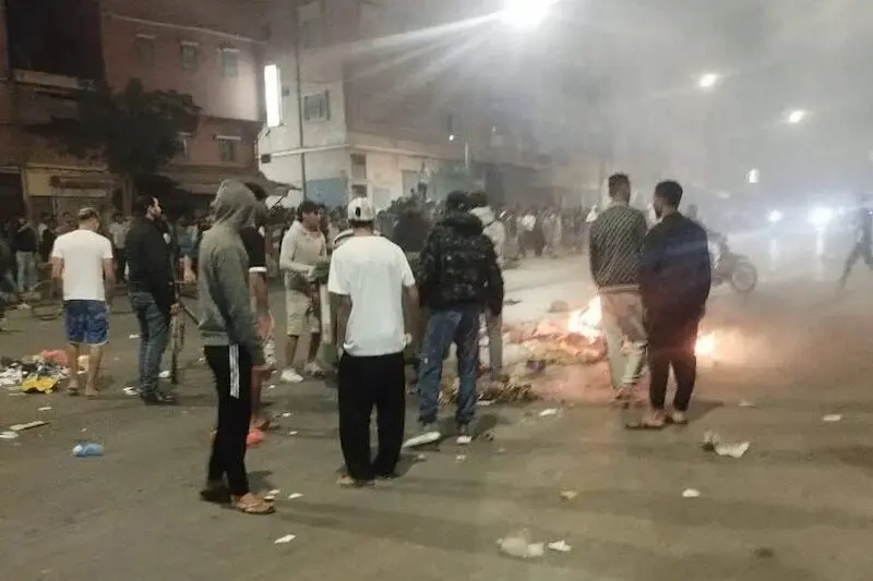 تجار يستبقون موجة الشغب باغلاق محلاتهم قبل السادسة